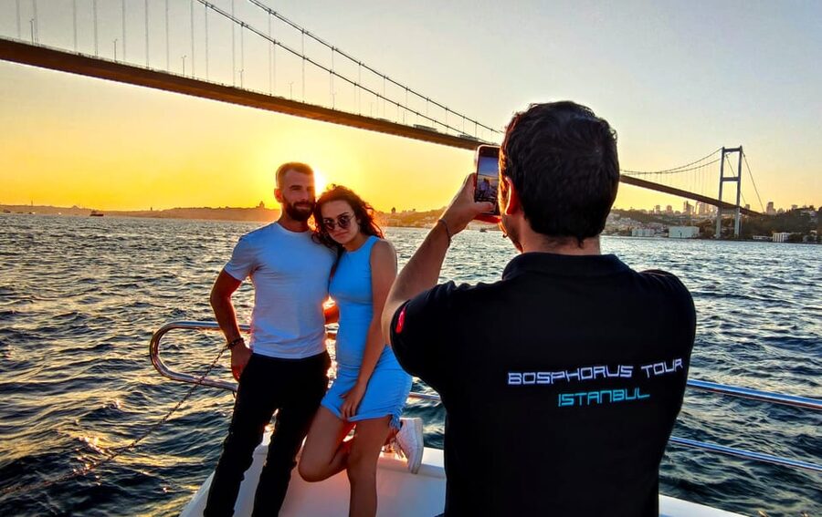 Istanbul: Bosphorus Sunset Yacht Cruise with Live Guide - Boarding at Kabatas