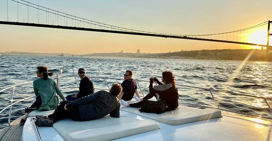 Istanbul: Bosphorus Yacht Cruise at Sunset with Snacks - Why a sunset cruise suits Istanbul so well