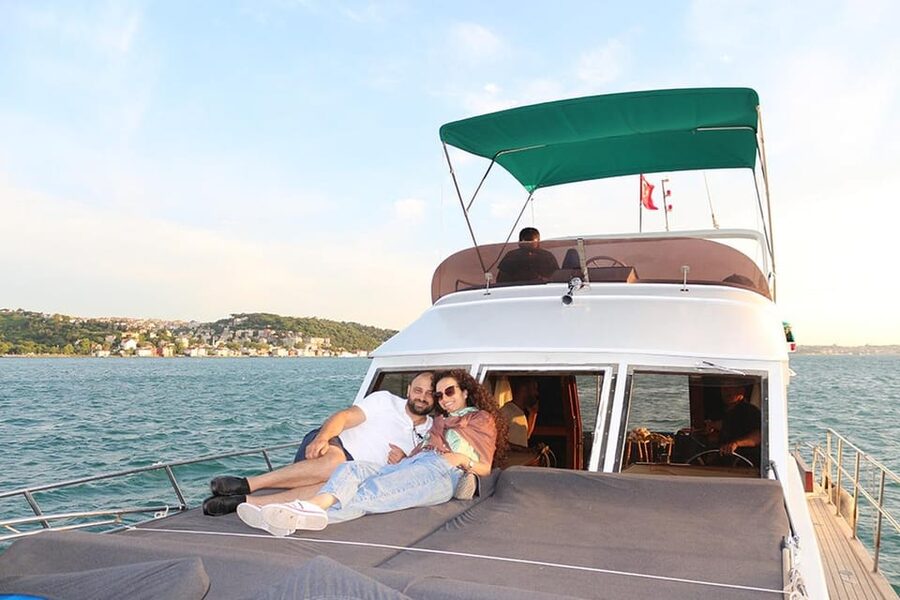 Istanbul: Bosphorus Yacht Cruise at Sunset with Snacks - Boarding the yacht and finding the best seat