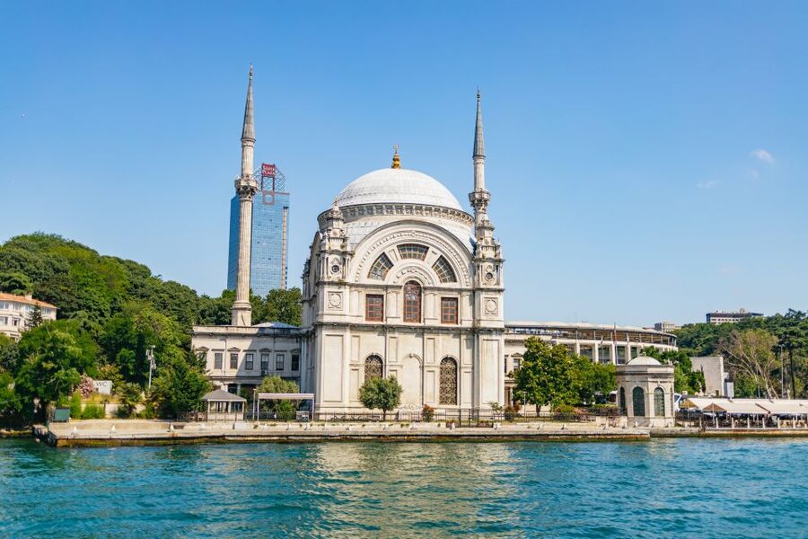Istanbul: Bosphorus Yacht Cruise with Stopover on Asian Side - Why the Bosphorus is the right place to begin