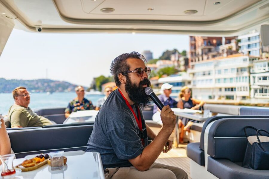 Istanbul: Bosphorus Yacht Cruise with Stopover on Asian Side - Dolmabahçe, Ortaköy, and the first bridge