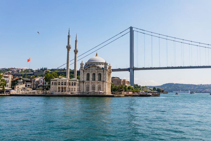 Istanbul: Bosphorus Yacht Cruise with Stopover on Asian Side - Rumeli Fortress and the second bridge
