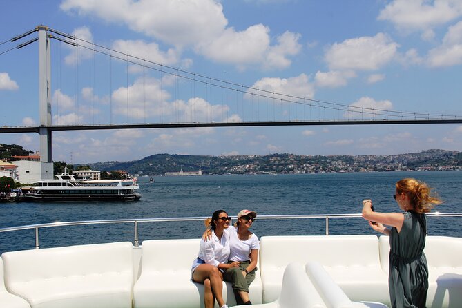 Istanbul Bosphorus Yacht Experience – Asian Side Visit in Kanlica - Kanlıca: a short stop with a very good yogurt