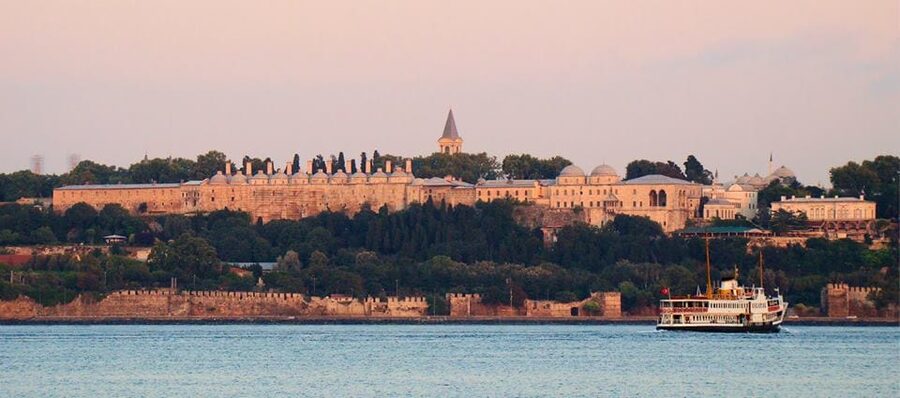 Istanbul City Sightseeing Tour & Turkish Dinner & Show - Topkapi Palace and the Imperial Treasury