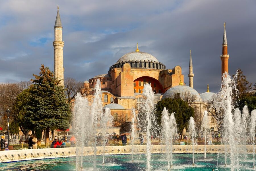 Istanbul City Walk: Blue Mosque, Hippodrome & Hagia Sophia - Seeing Hagia Sophia from the outside