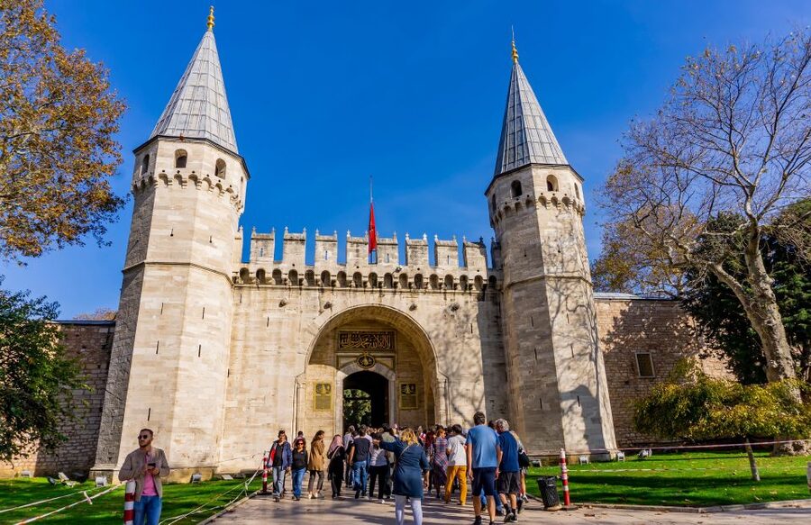 Istanbul City Walk: Blue Mosque, Old Town & Hippodrome - Understanding Sultanahmet Square