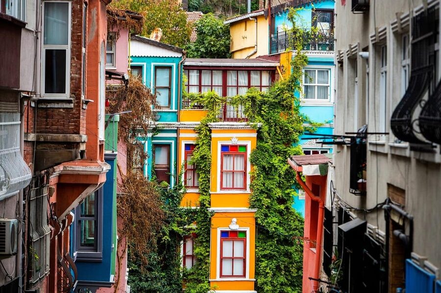 Istanbul: Colorful Fener & Balat Walking Tour w/Expert Guide - Why Fener and Balat feel different from central Istanbul
