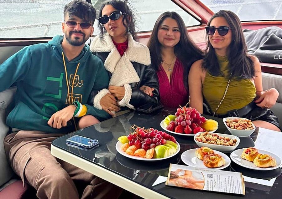 Istanbul: Daytime Bosphorus Yacht Cruise with Fruit & Snacks - Key points to know before boarding