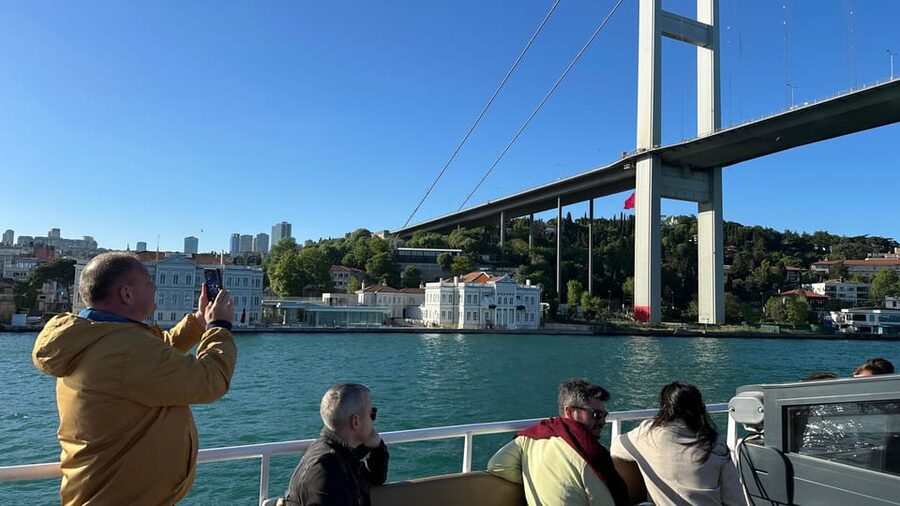 Istanbul: Daytime or Sunset Sightseeing Cruise & Audio Guide - Key points to know before boarding