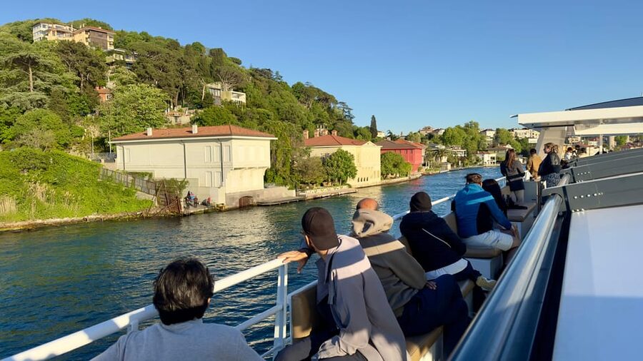 Istanbul: Daytime or Sunset Sightseeing Cruise & Audio Guide - What the audio guide adds to the two-hour route