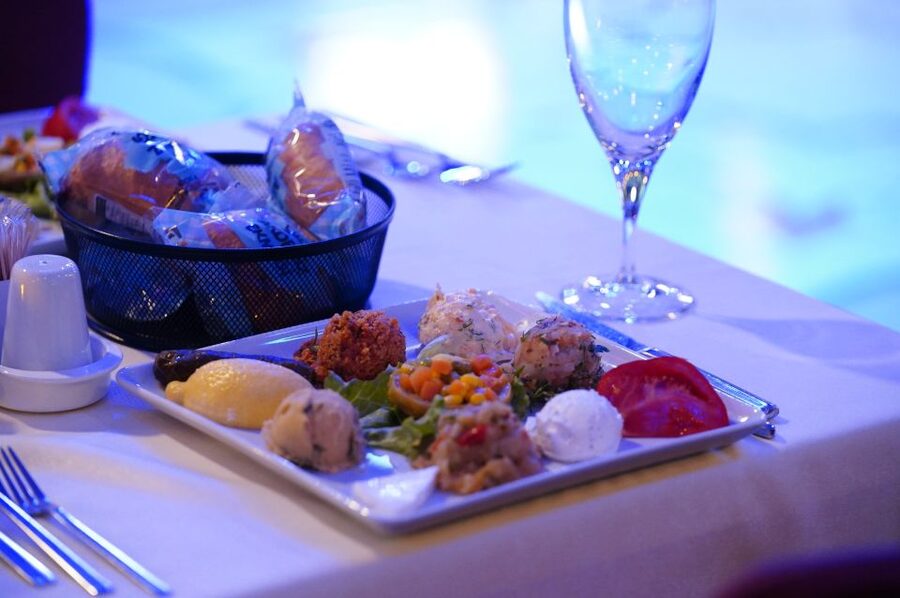 Istanbul: Dinner Cruise and Entertainment with Private Table - Dolmabahçe to Ortaköy: palaces and the first bridge