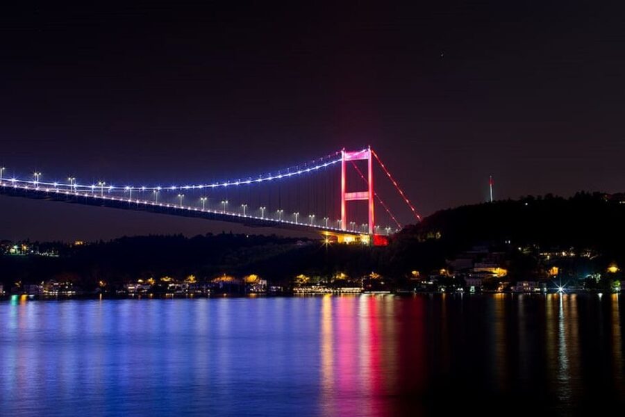 Istanbul: Dinner Cruise on the Bosphorus - The Three-Course Dinner: Plenty of Food, Mixed Expectations