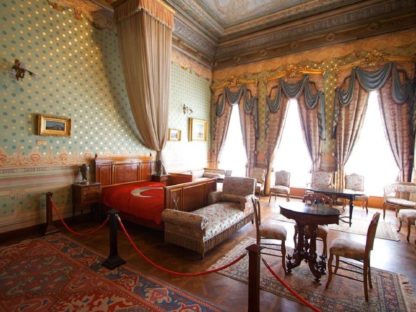 Istanbul: Dolmabahçe Palace and Uskudar Guided Tour - The guide matters more than the gold