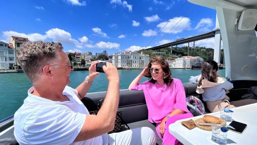 Istanbul: Dolmabahce Palace Tour and Bosphorus Yacht Cruise - Why Dolmabahce is the right place to begin