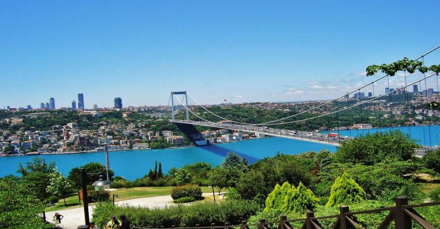 Istanbul: Europe and Asia Tour By Bus And Bosphorus Cruise - Crossing from Europe to Asia in two minutes