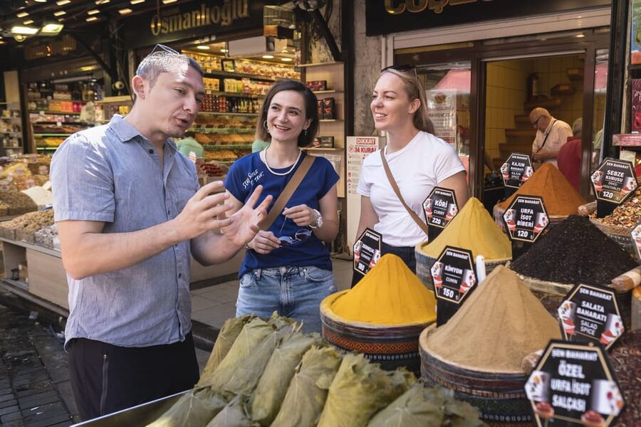 Istanbul: European and Asian Side Guided Foodie Walking Tour - Key points at a glance
