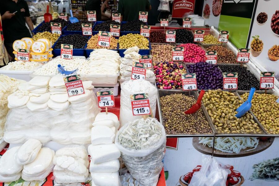 Istanbul: European and Asian Side Guided Foodie Walking Tour - What makes the small group useful