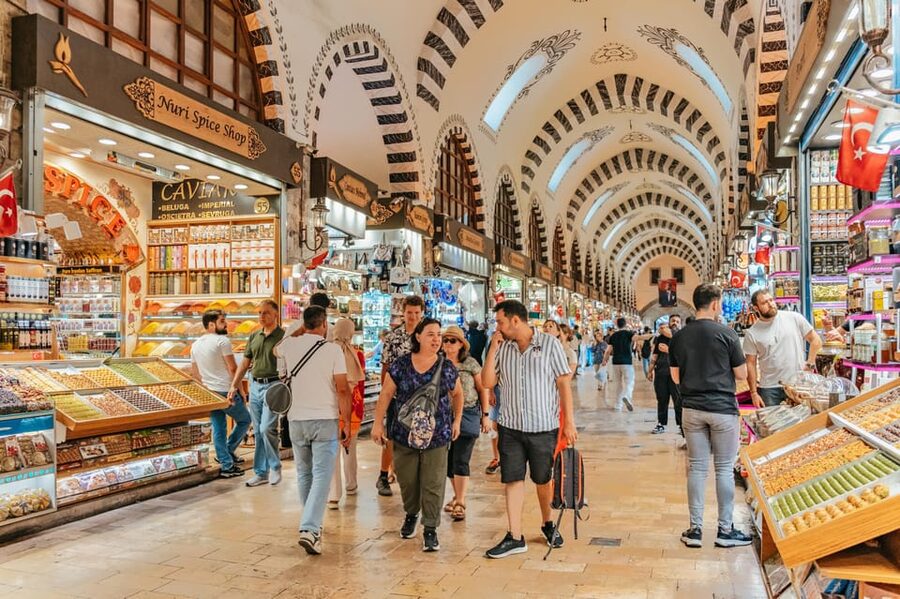 Istanbul: European and Asian Side Guided Foodie Walking Tour - Why this tour works as an Istanbul introduction