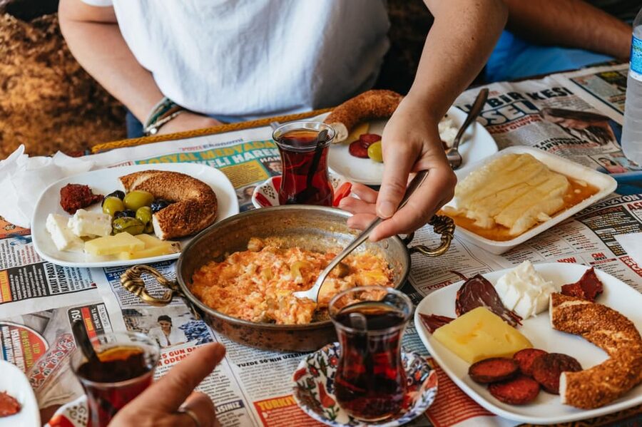 Istanbul: European and Asian Side Guided Foodie Walking Tour - Turkish breakfast before the ferry
