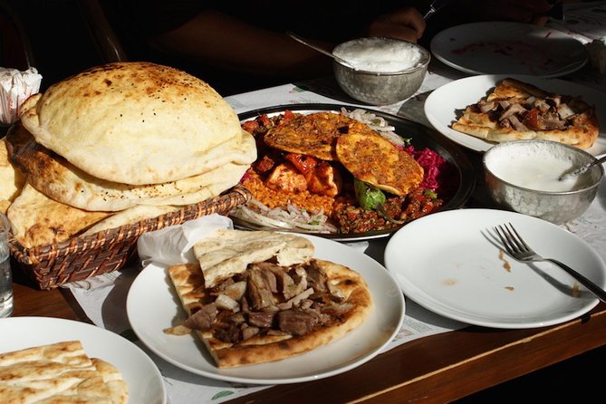 Istanbul: Evening Private Food Tour In Kadikoy - Meeting at Eminonu at 6 pm