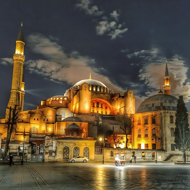 Istanbul: Exclusive Istanbul Night Tour with Private VIP Car - The driver’s role and the missing guide