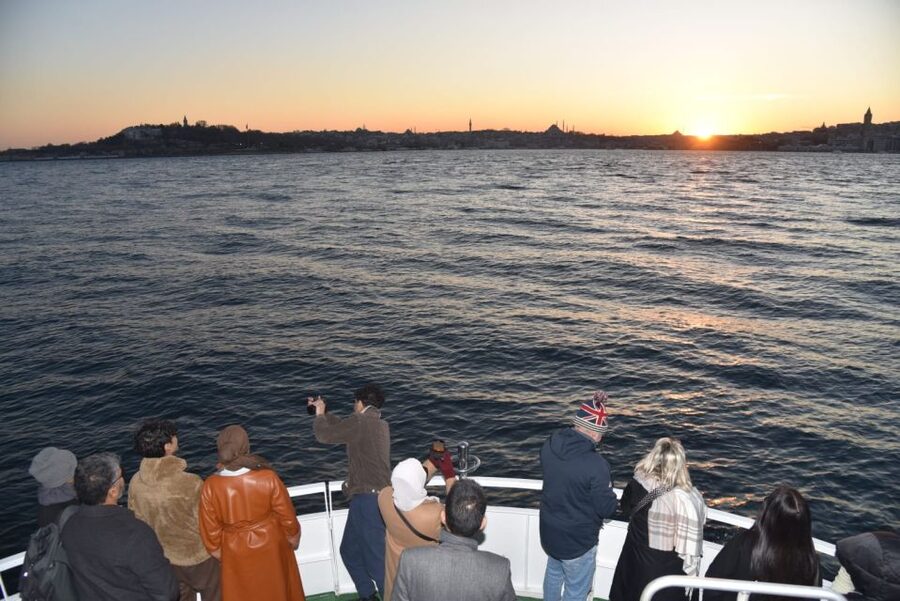 Istanbul: Explore Bosphorous on a Sunset Boat Cruise - The Asian shore: Anadolu Hisarı and Küçüksu Palace