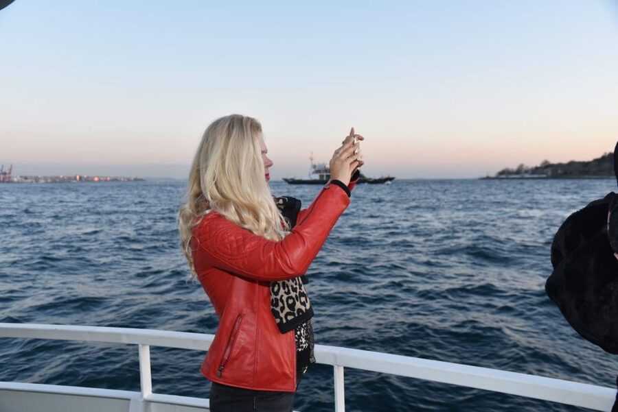 Istanbul: Explore Bosphorous on a Sunset Boat Cruise - The Beylerbeyi stop and what to expect ashore