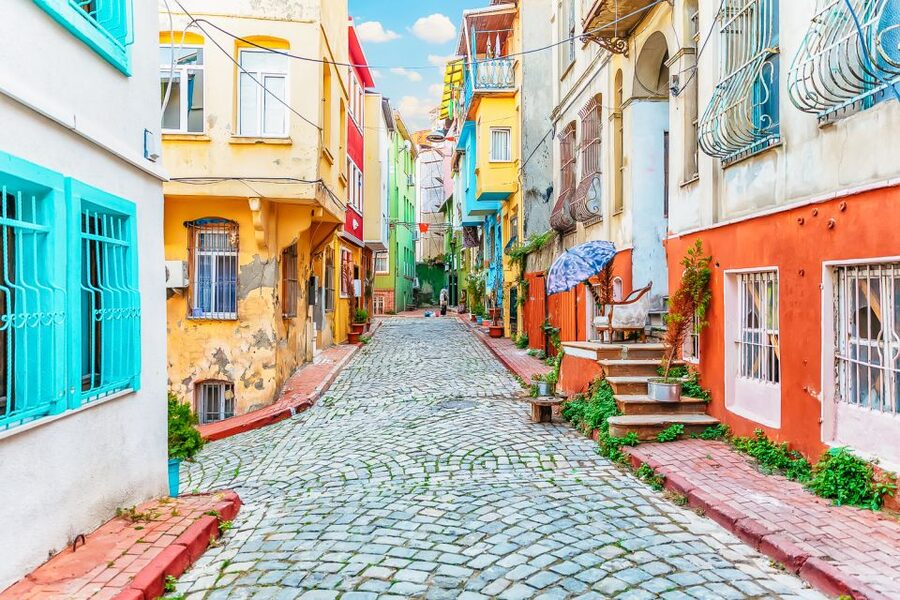 Istanbul: Fener, Balat, Old Greek and Jewish Quarter Tour - Balat’s quieter streets and cafe break