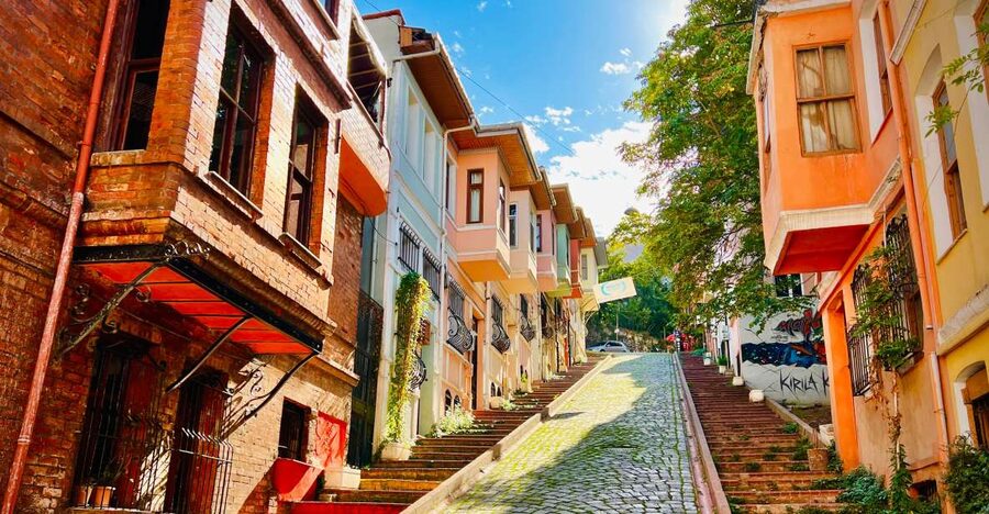 Istanbul: Fener, Balat, Old Greek and Jewish Quarter Tour - Meeting at the Spice Market and taking the tram