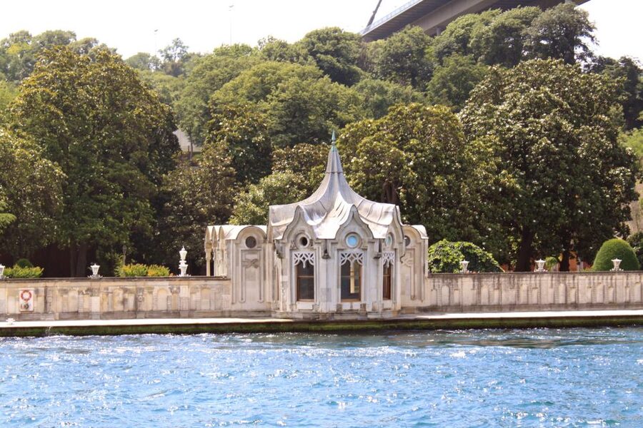 Istanbul: Full-Day Imperial & Asia Small Group Tour - Lunch keeps the long day moving