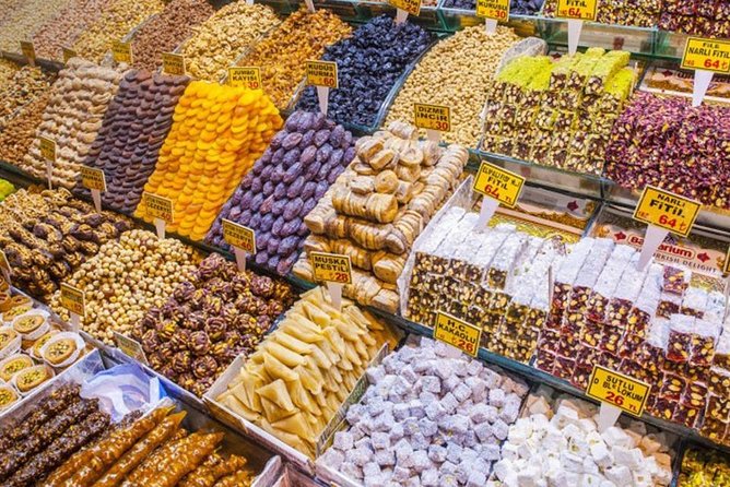 Istanbul Grand Bazaar and Egyptian Bazaar Shopping Tour - A short stop at Sultanahmet Square