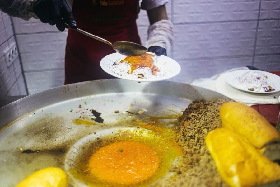 Istanbul: Guided Food and Culture Tour - A café stop with tea and local rhythm