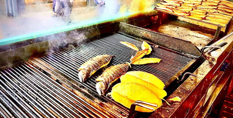 Istanbul: Guided Food Tour with Ferry Ride and Tastings - The ferry to Kadikoy brings the city into view