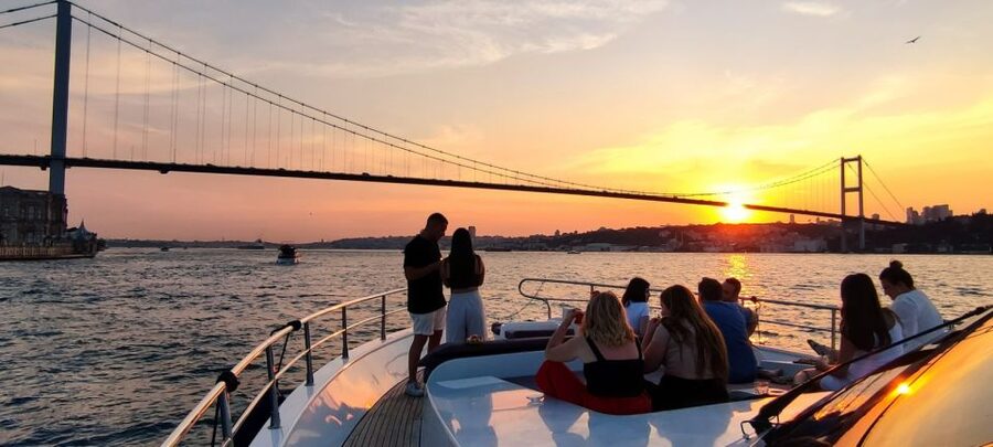 Istanbul: Guided Old City Tour and Bosphorus Sunset Cruise - Reading the layers of Hagia Sophia