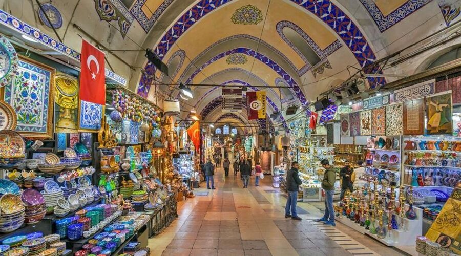 Istanbul: Guided Old City Tour and Bosphorus Sunset Cruise - Following the sultans at Topkapi Palace