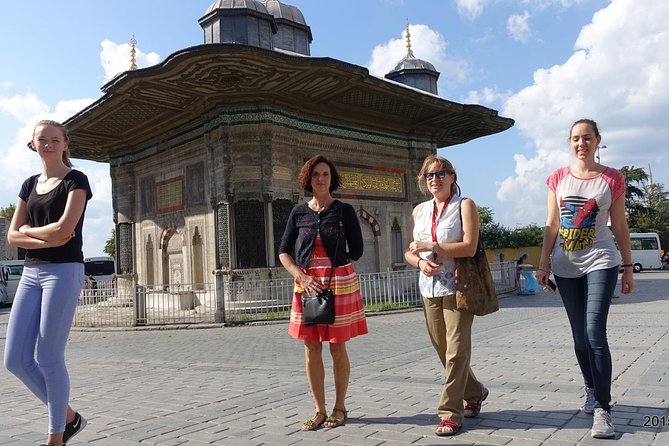 Istanbul Guided Tour Hagia Sophia, Topkapi, Cistern with Tickets - Starting in Sultanahmet