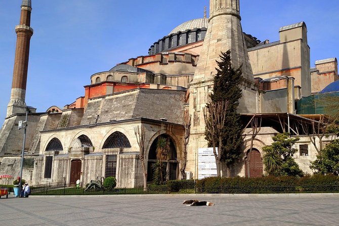 Istanbul Guided Tour Hagia Sophia, Topkapi, Cistern with Tickets - Topkapi Palace and its courtyards