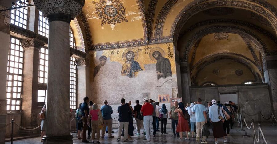 Istanbul: Hagia Sophia & Basilica Cistern Tour with Tickets - The Hippodrome puts the monuments in context