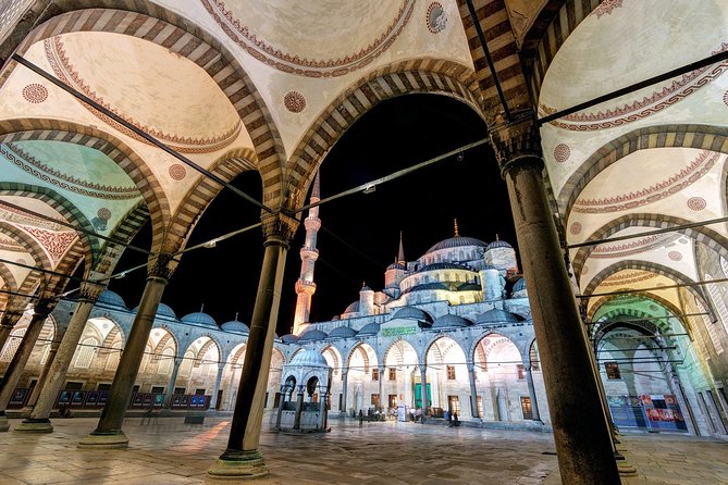 Istanbul: Hagia Sophia, Blue Mosque, and Grand Bazaar Tour - Why this four-hour route works in Istanbul