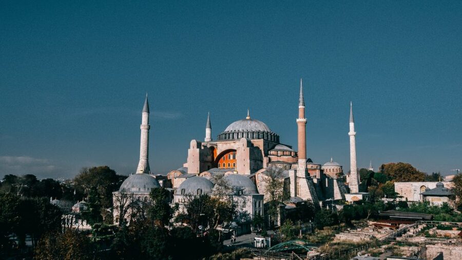Istanbul: Hagia Sophia, Blue Mosque, Cistern & Bazaar Tour - Meeting Oz, Oguz, or another English-speaking guide