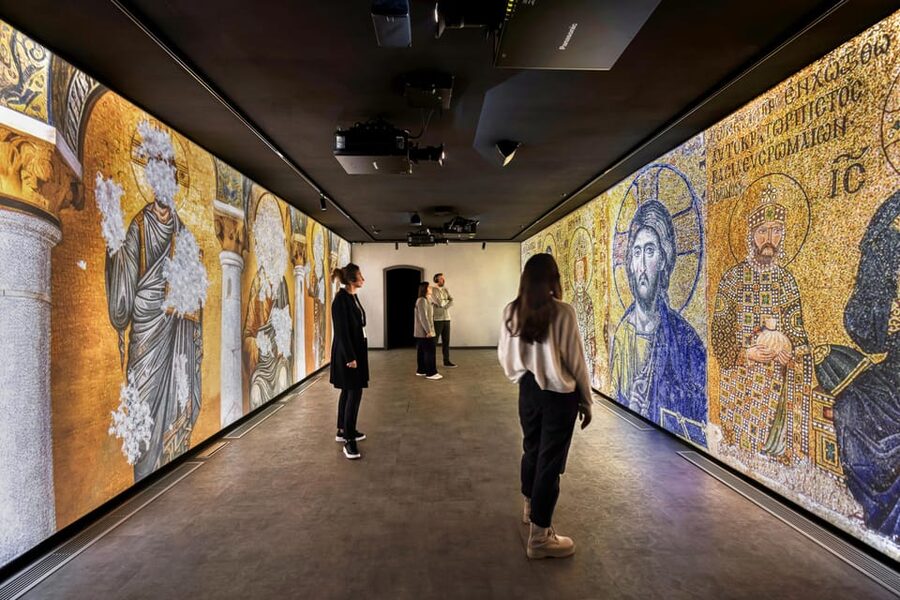 Istanbul: Hagia Sophia Mosque and Museum Skip-The-Line Combo - The audio guide and staff assistance