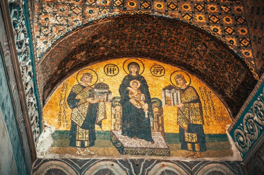 Istanbul: Hagia Sophia Skip-the-Ticket Line & Audio Guide - Looking up at the dome and mosaics