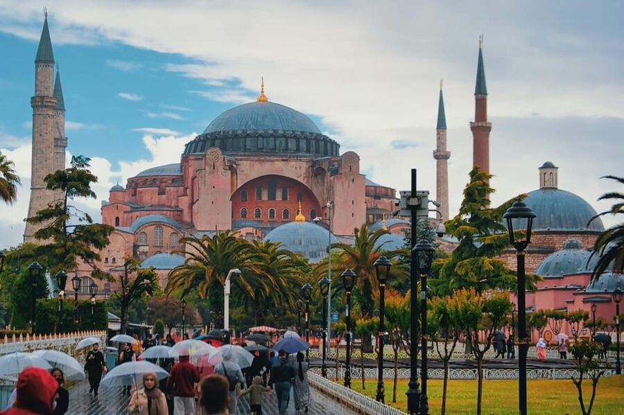 Istanbul: Hagia Sophia Skip-the-Ticket Line & Audio Guide - Dress, behavior, and practical limits