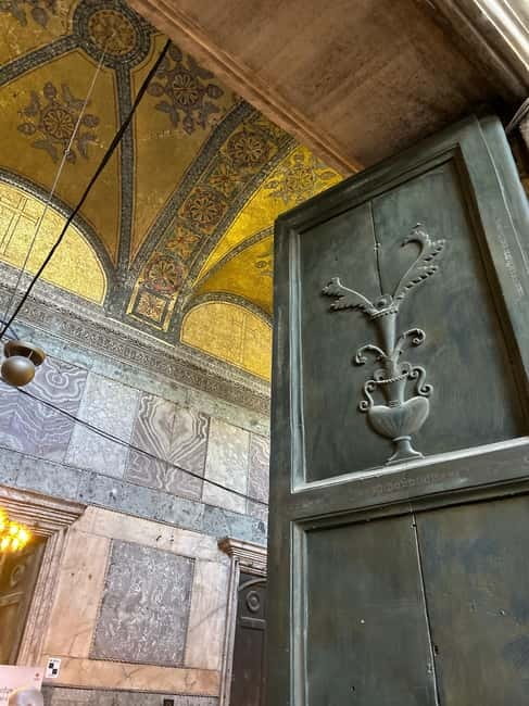 Istanbul: Hagia Sophia Ticket with Audio Guide & Blue Mosque - Making the audio guide work for you
