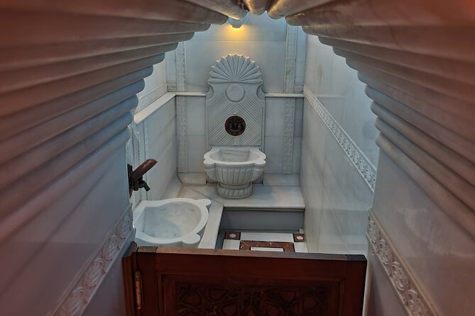 Istanbul : Historical Turkish Bath Experience in Old City - Public bath or semi-private half-door space