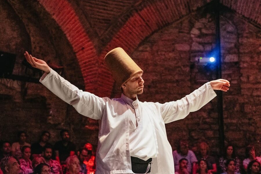 Istanbul: Hodjapasha Whirling Dervishes Show & Exhibition - The dervishes take their places
