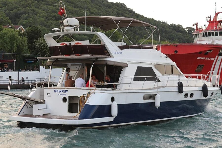 Istanbul: Luxury Yacht Tour at Sunset w Snacks - Timing, return point, and the practical catches