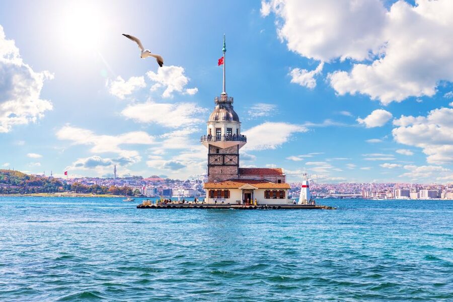 Istanbul: Maiden Tower visit, Istanbul Europe & Asian Tour - Üsküdar Seaside brings the Asian side into view