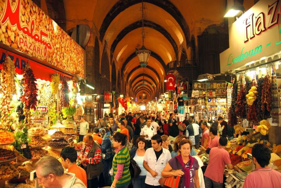 Istanbul: Morning Bosphorus Boat Tour with Spice Bazaar - Boarding the Bosphorus for a 1.5-hour cruise