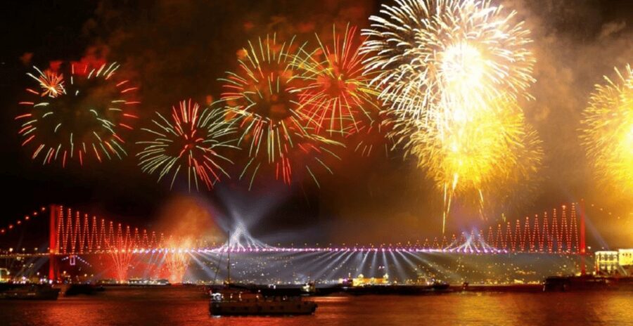 Istanbul: New Year's Eve Bosphorus Dinner Cruise Party 2026 - How the price compares with the experience